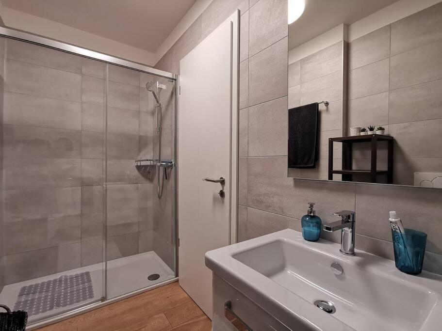 Experience The Loft! Loft 18, Downtown, Near The Lake Free Parking Available 루가노 외부 사진